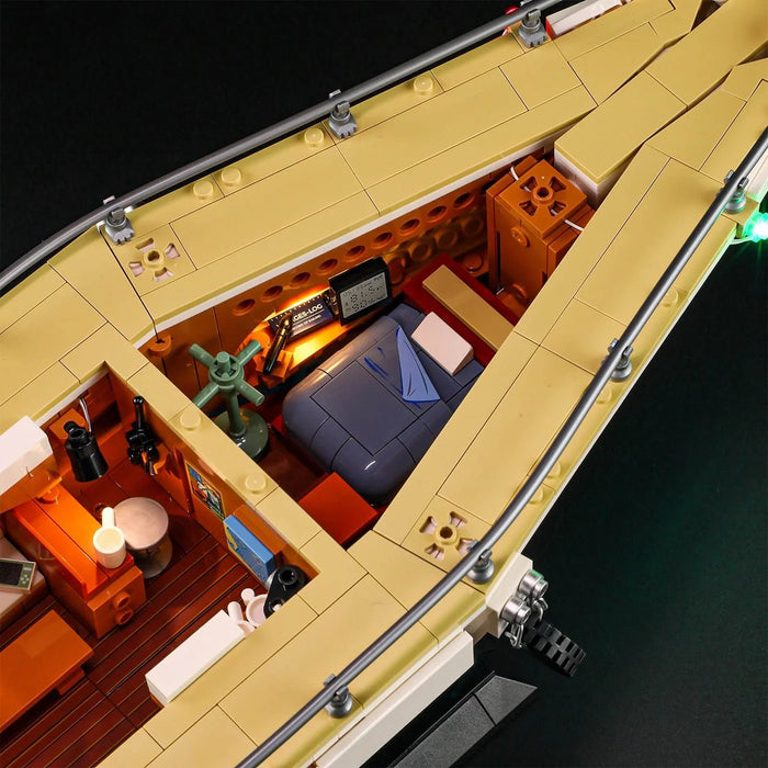 The Sailboat : La Brisa by Lumibricks