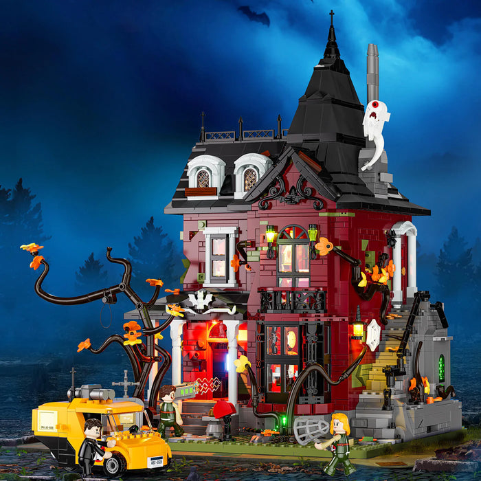 Midnight Haunted Mansion by Lumibricks