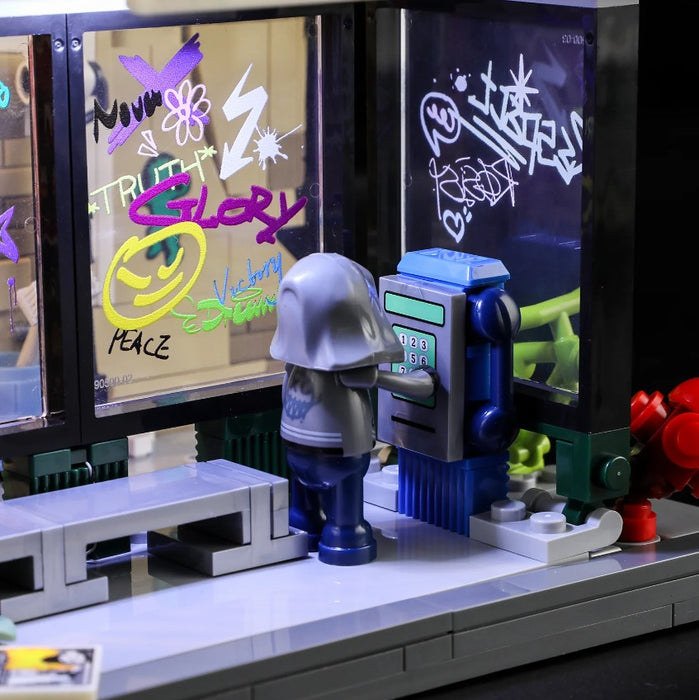 Graffiti Bus Stop by FunWhole - 514 Pieces